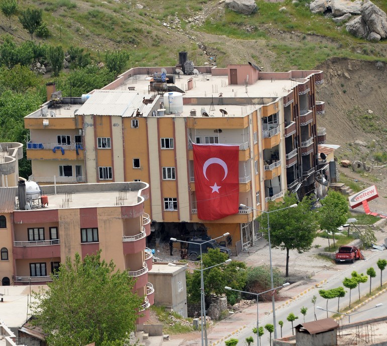 Şırnak'ta halktan askere bayraklı destek