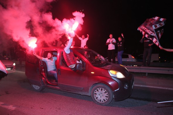 Kartal şampiyon gibi karşılandı