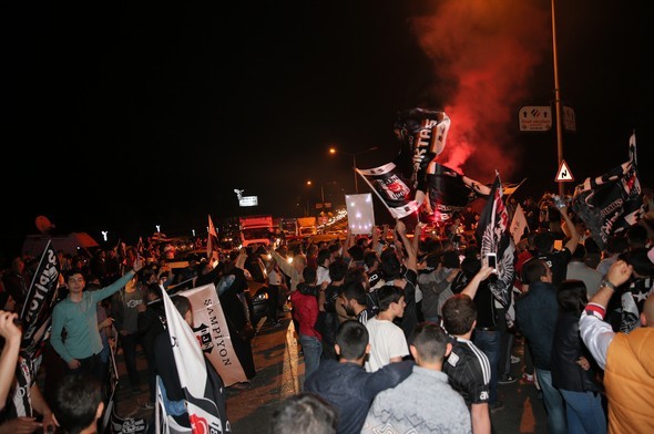 Kartal şampiyon gibi karşılandı