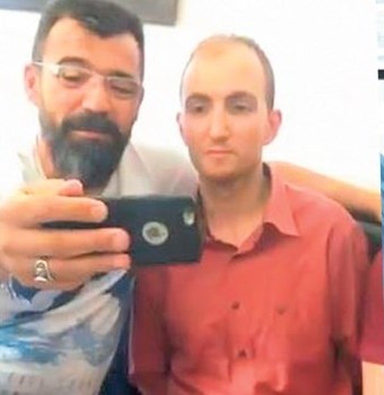 Atalay Filiz'le selfie çektiren çektirene...