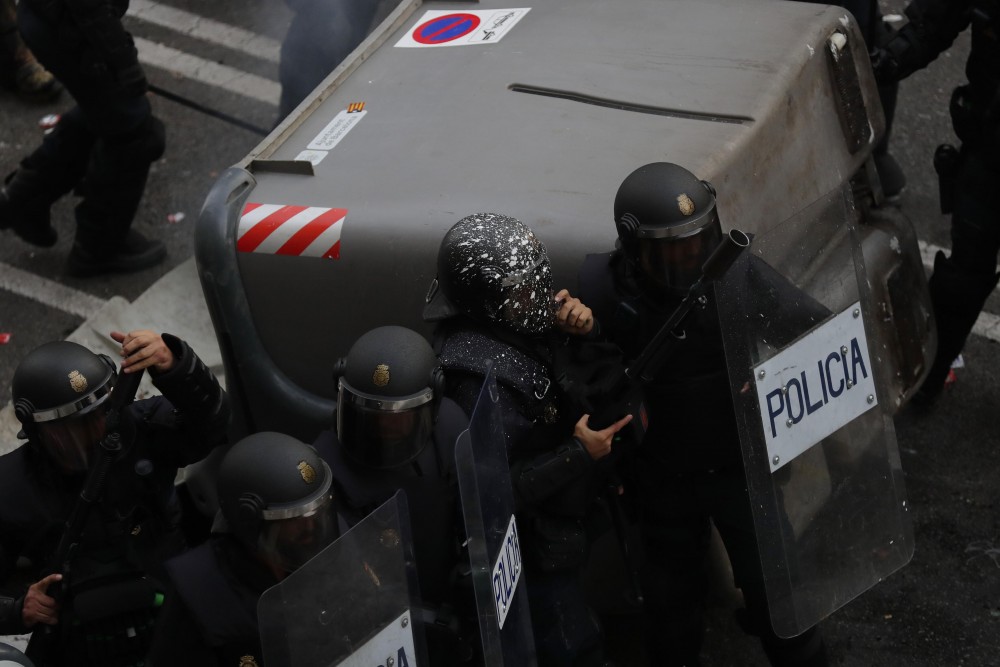 İspanya'da protestolar nedeniyle hayat durdu