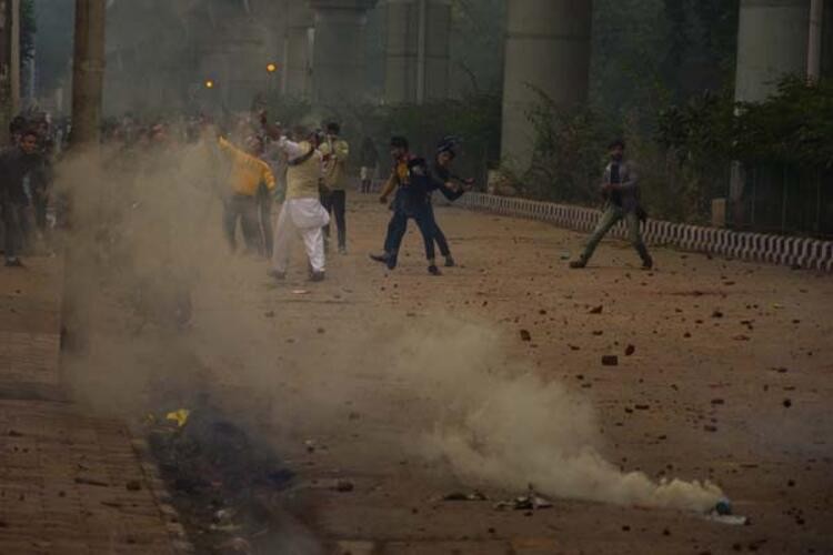 Hindistan'daki protestolar şiddetleniyor