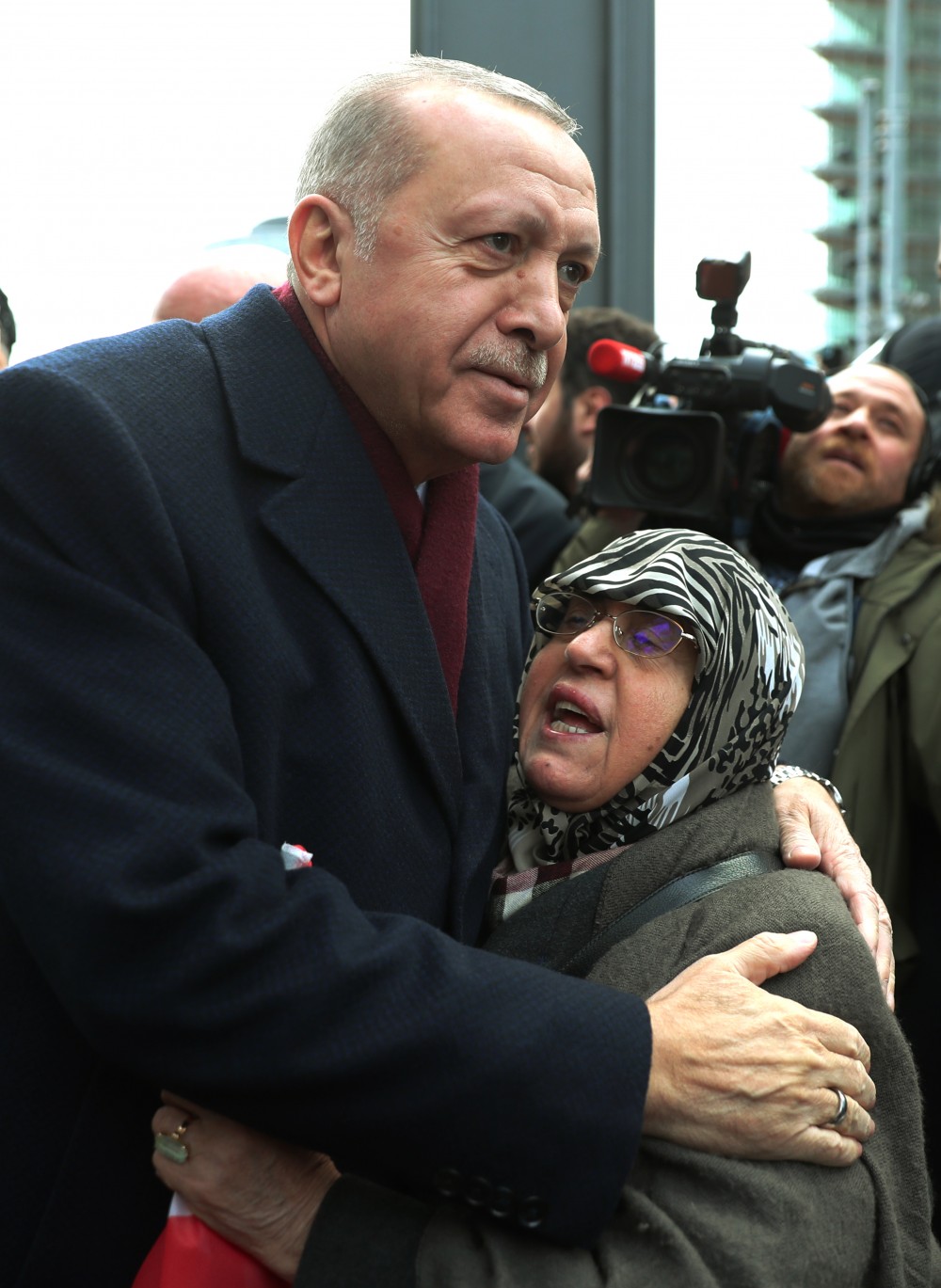 Berlin'de alarm! Dünyanın gözü orada...