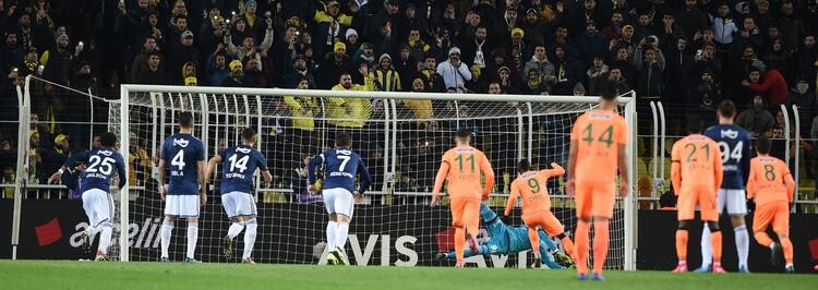 Kadıköy'de penaltı krizi: Kurtardı ama...