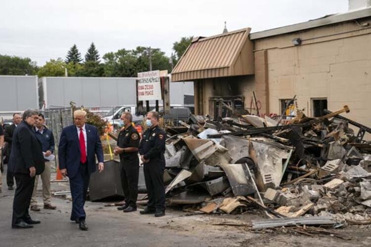 Polise tam destek! Trump itirazlara rağmen Kenosha'da