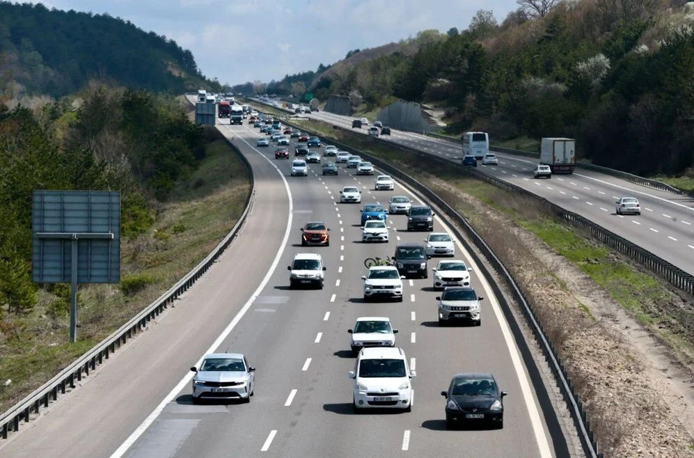 Bayram dönüşü trafikte büyük yoğunluk