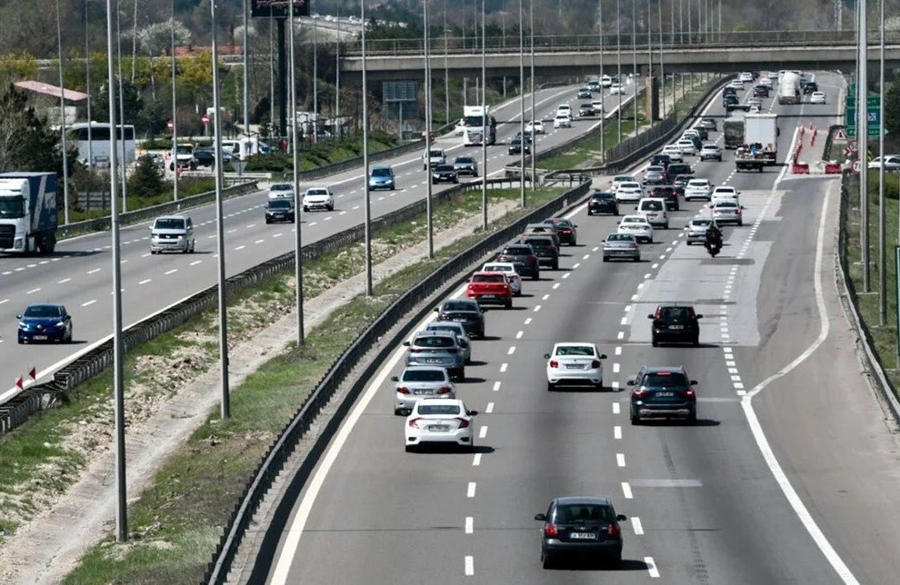 Bayram dönüşü trafikte büyük yoğunluk