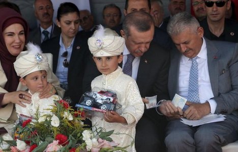 Erdoğan Bakan Yıldırım'dan borç aldı